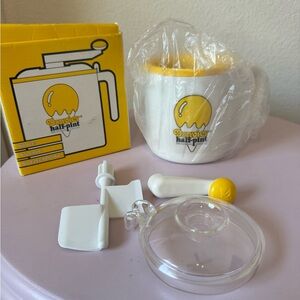 NWT Vintage Donvier Half-Pint Icecream Maker